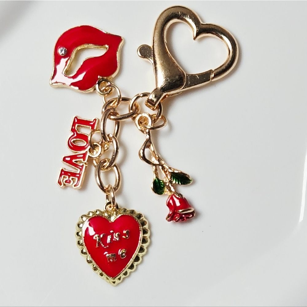 Gold & Red Heart Charm Keychain – Love & Kiss Bag Clip Valentine Gift Accessory